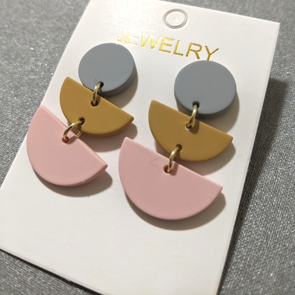 NWT🌼Geometric Half Moon Neutral Earrings - Picture 1 of 4